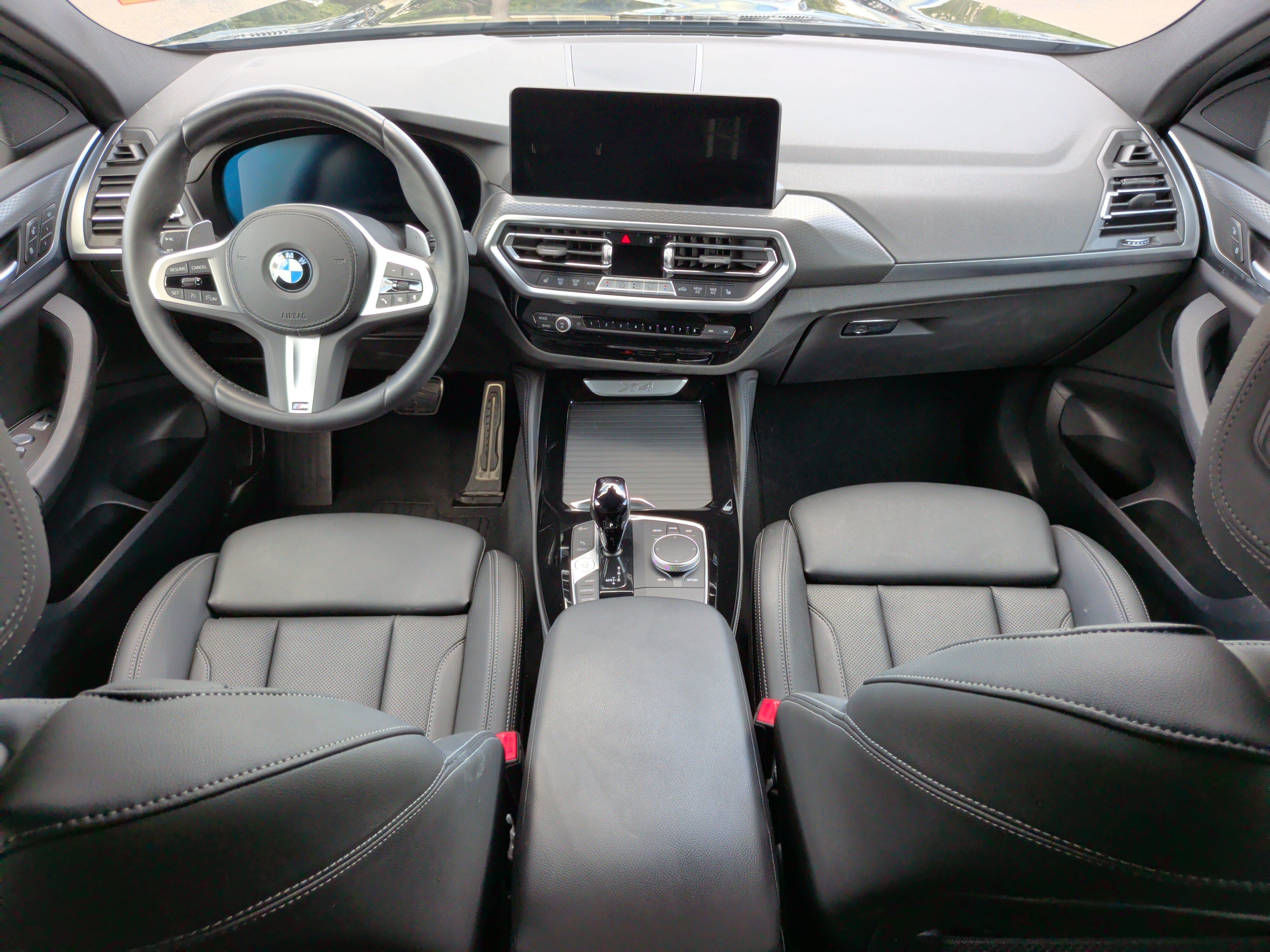 Certified 2025 BMW X4 xDrive30i w/ M Sport Package AWD/4WD image 32