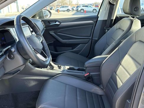 Used 2024 Volkswagen Jetta SE w/ Panoramic Sunroof Package image 7