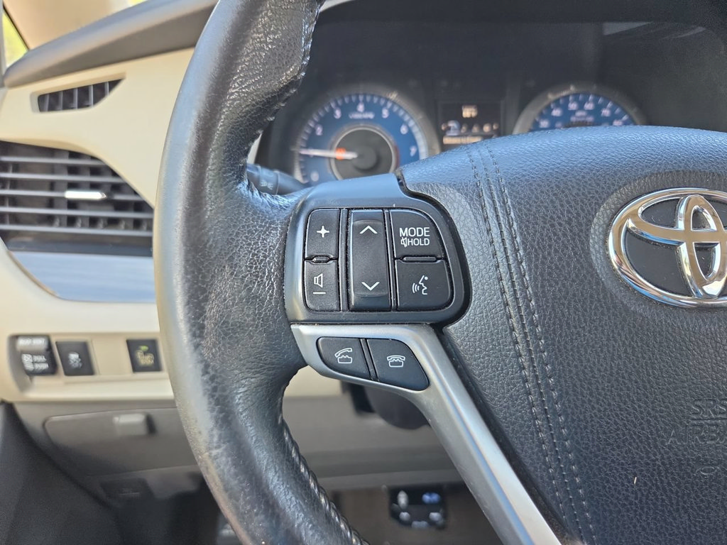 Used 2015 Toyota Sienna XLE FWD image 24