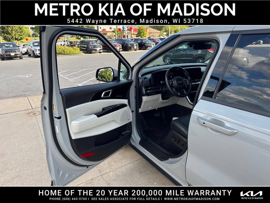 Used 2024 Kia Carnival SX Prestige FWD image 11