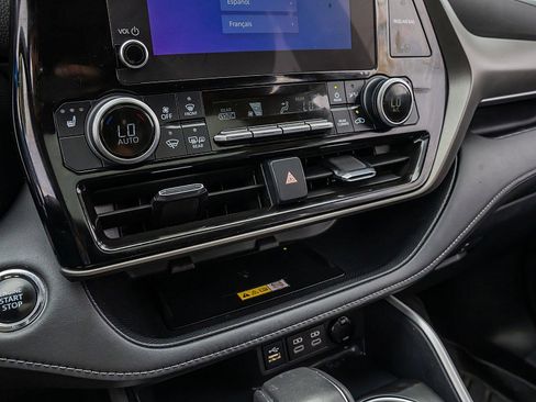 Used 2023 Toyota Highlander XLE image 29