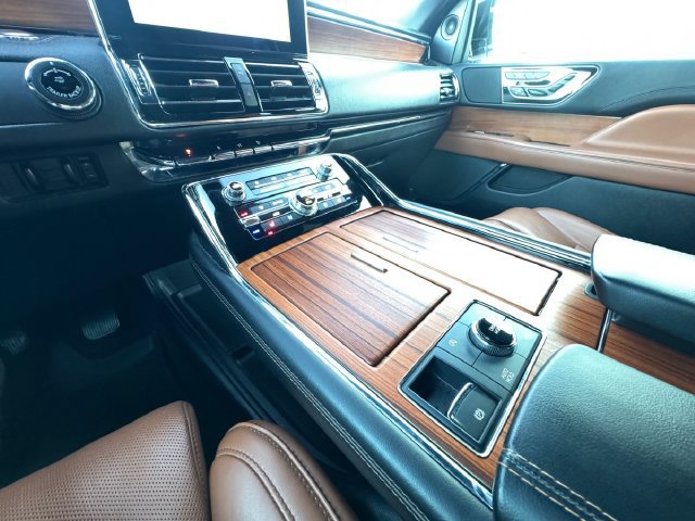 Used 2019 Lincoln Navigator Reserve AWD/4WD image 10