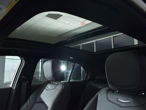 Used 2024 Cadillac XT4 Luxury w/ Cold Weather Package image 13