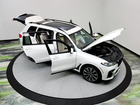Used 2020 BMW X7 M50i w/ Dynamic Handling Package AWD/4WD image 39