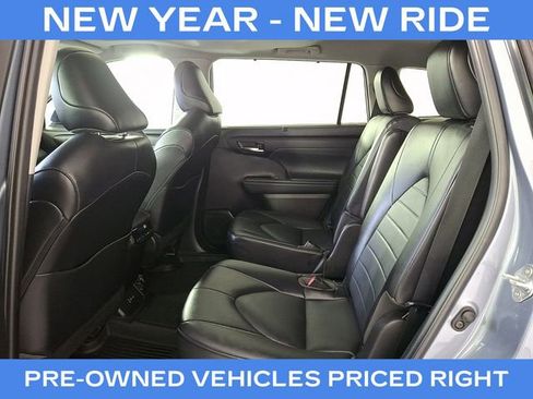 Certified 2022 Toyota Highlander XLE image 11