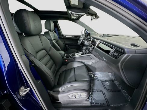 Certified 2026 Porsche Macan AWD/4WD image 27