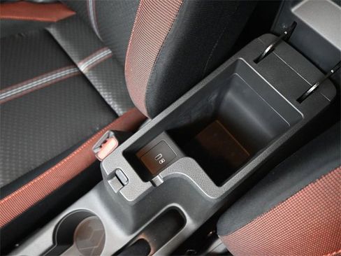 New 2025 Nissan Versa SR w/ Trunk Package image 29