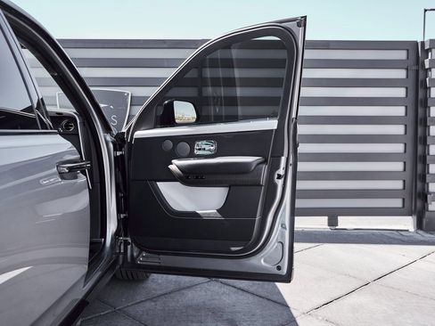 Used 2023 Rolls-Royce Cullinan image 23