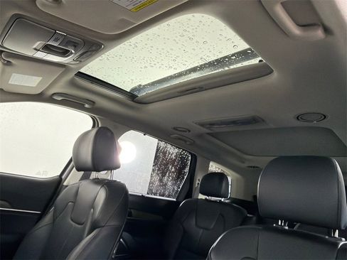 Used 2021 Kia Telluride SX image 2