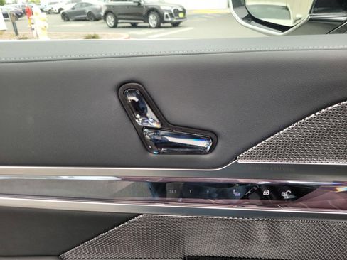 Used 2024 BMW i7 eDrive50 w/ Executive Package image 26