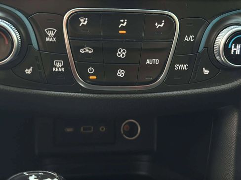 Used 2021 Chevrolet Equinox LT image 31