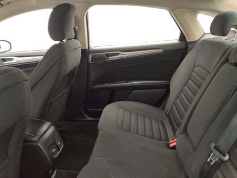Used 2019 Ford Fusion SE FWD image 18