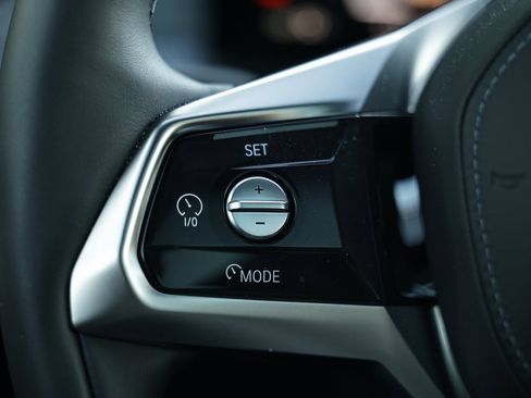 Used 2025 BMW i7 eDrive50 w/ Premium Package image 35