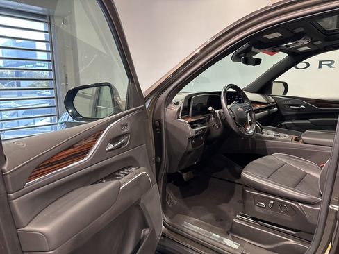 Used 2021 Cadillac Escalade ESV Premium Luxury AWD/4WD image 10