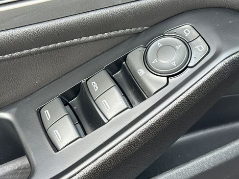 Used 2023 Chevrolet Traverse LT image 13