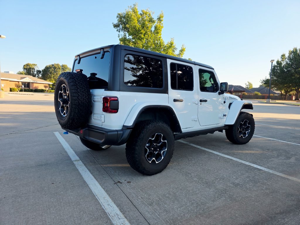 Used 2022 Jeep Wrangler Unlimited Rubicon 4xe w/ Cold Weather Group AWD/4WD image 10