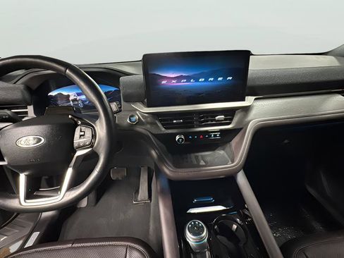 Used 2025 Ford Explorer Platinum w/ LUX Leather Package image 9