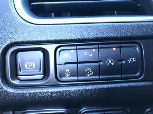 Used 2021 Chevrolet Tahoe High Country w/ Premium Package image 11