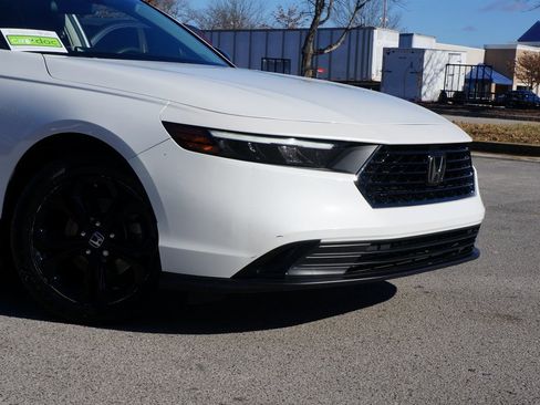 Certified 2025 Honda Accord SE image 3