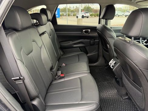 Used 2023 Kia Sorento S image 31
