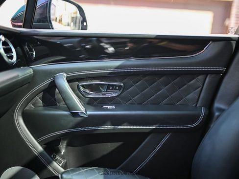 Used 2018 Bentley Bentayga image 31