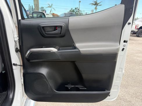Used 2017 Toyota Tacoma SR5 w/ Tow Package RWD image 18