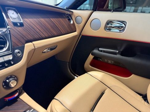 Used 2019 Rolls-Royce Wraith image 28