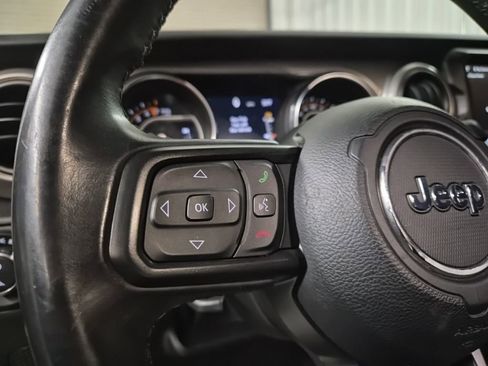 Used 2021 Jeep Gladiator Willys image 16