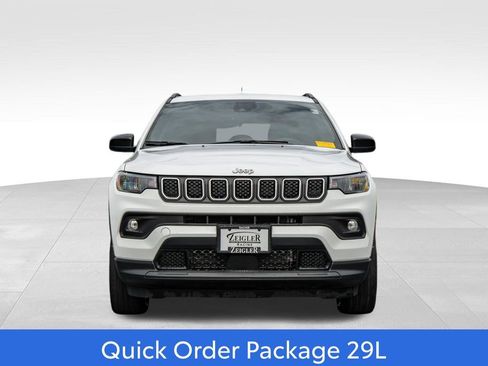 Used 2023 Jeep Compass Latitude AWD/4WD image 2