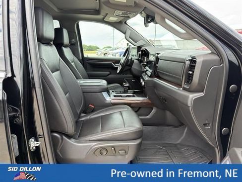 Used 2022 GMC Sierra 1500 SLT w/ SLT Premium Plus Package AWD/4WD image 16