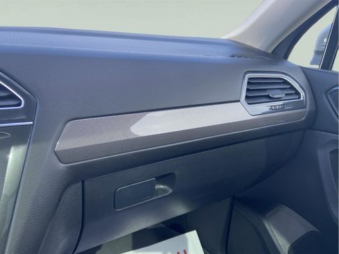 Used 2023 Volkswagen Tiguan SE w/ Panoramic Sunroof Package image 30