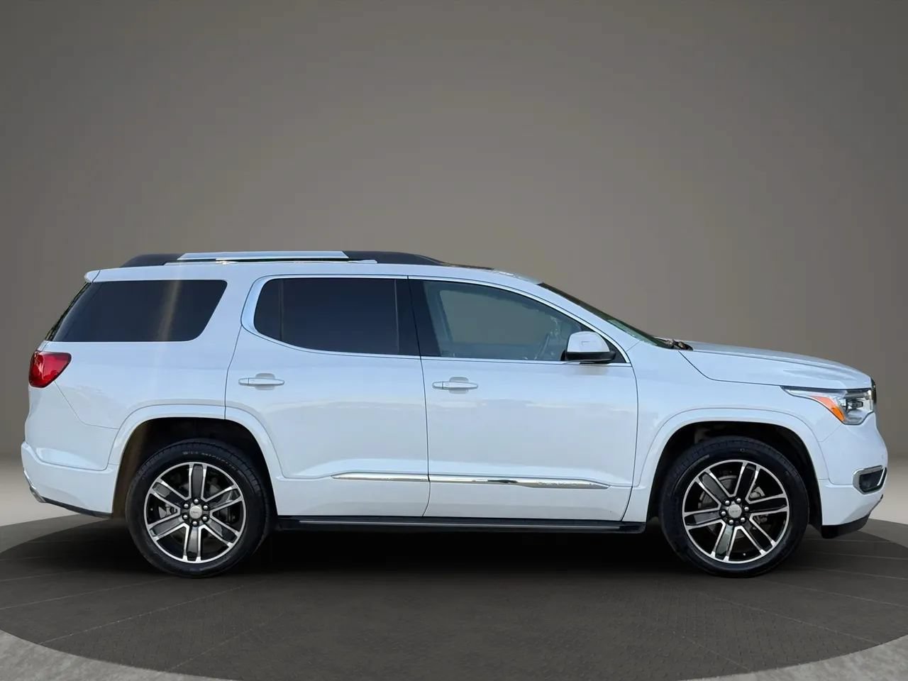 Used 2019 GMC Acadia Denali w/ Technology Package FWD image 7