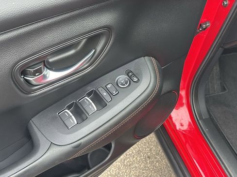 Used 2025 Honda HR-V Sport image 14