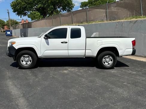 Used 2016 Toyota Tacoma SR image 2