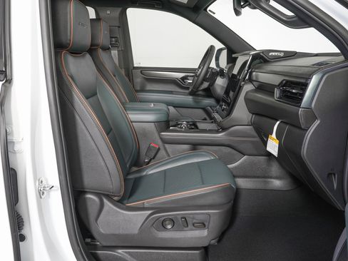 Used 2026 GMC Yukon AT4 image 10