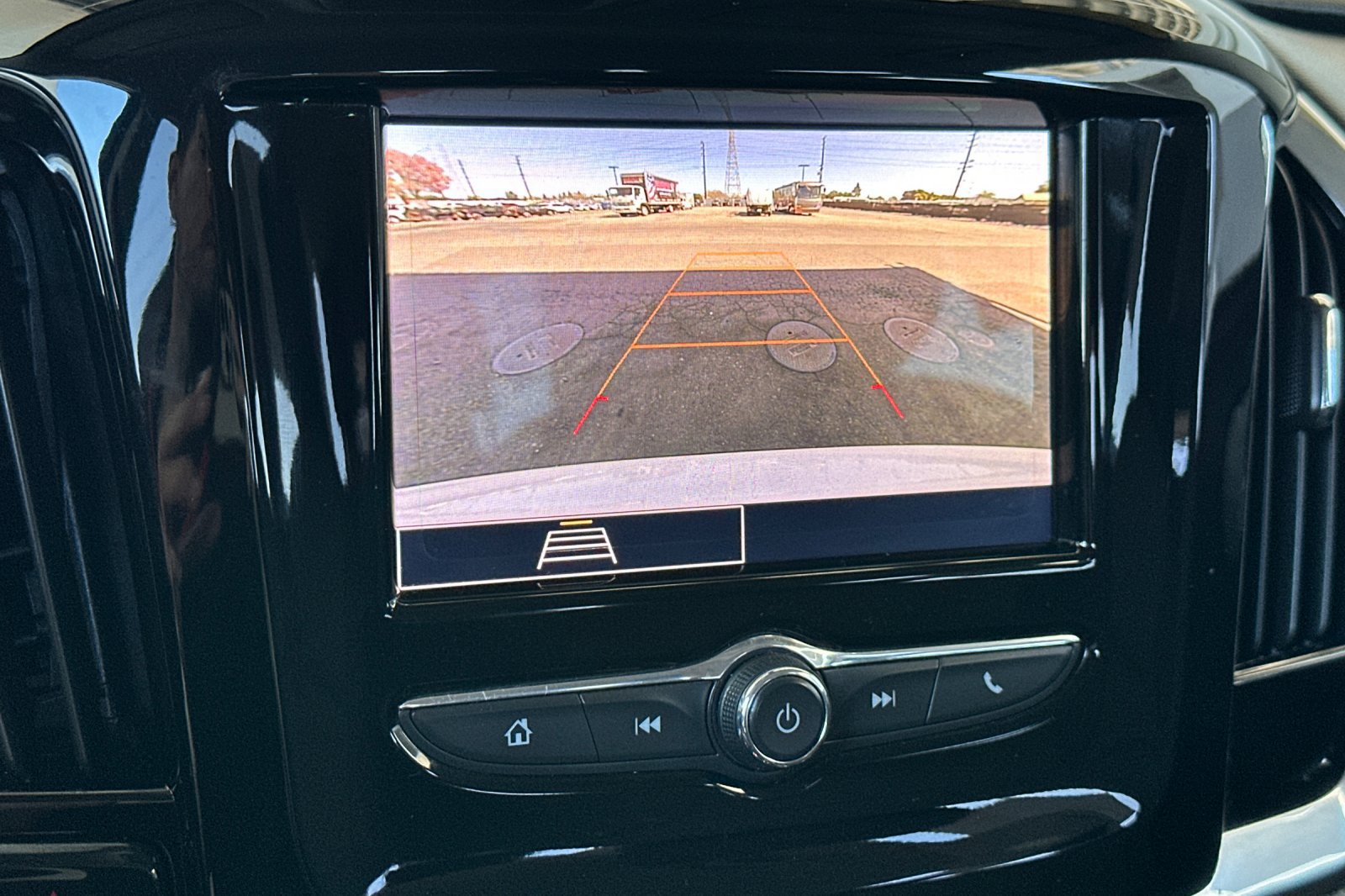 Used 2020 Chevrolet Traverse LS FWD image 27