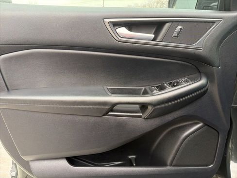 Used 2022 Ford Edge SE image 19