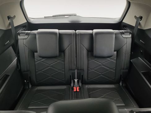 Used 2025 Volkswagen Atlas SE FWD image 21
