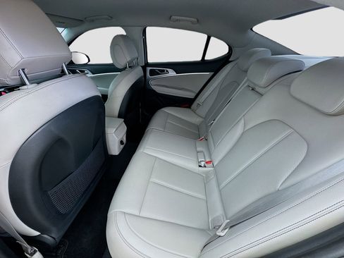 Used 2019 Genesis G70 2.0T Sport RWD image 15