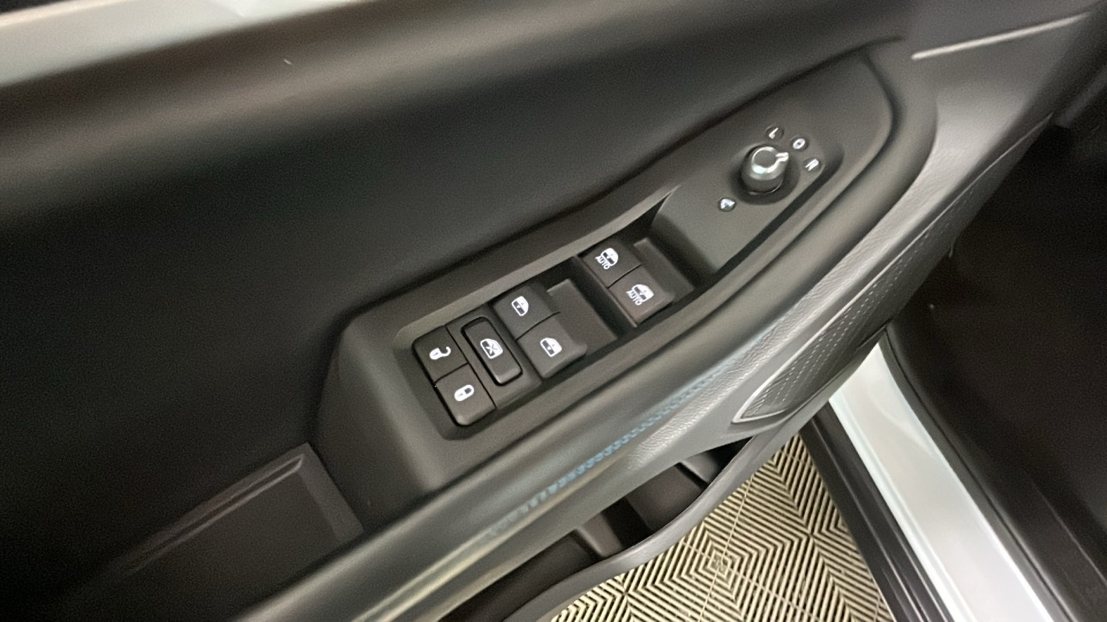 Used 2023 Jeep Grand Cherokee Trailhawk AWD/4WD image 12