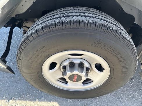 Used 2024 GMC Savana 2500 w/ Driver Convenience Package image 21