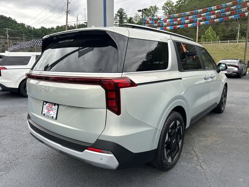New 2026 Kia Carnival EX FWD image 6