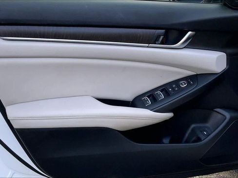 Used 2018 Honda Accord EX image 22
