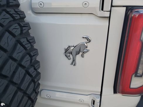 Used 2024 Ford Bronco Outer Banks AWD/4WD image 10