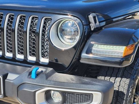Used 2023 Jeep Wrangler Unlimited Sahara AWD/4WD image 17