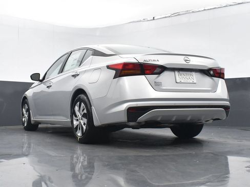 Used 2024 Nissan Altima 2.5 S FWD image 15