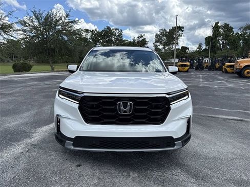 New 2025 Honda Pilot Touring image 3