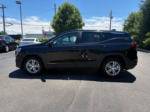 Used 2024 GMC Terrain SLE w/ LPO, Floor Liner Package FWD image 2