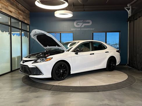 Used 2022 Toyota Camry LE AWD/4WD image 23