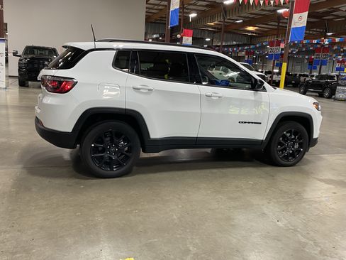 Certified 2026 Jeep Compass Latitude AWD/4WD image 6